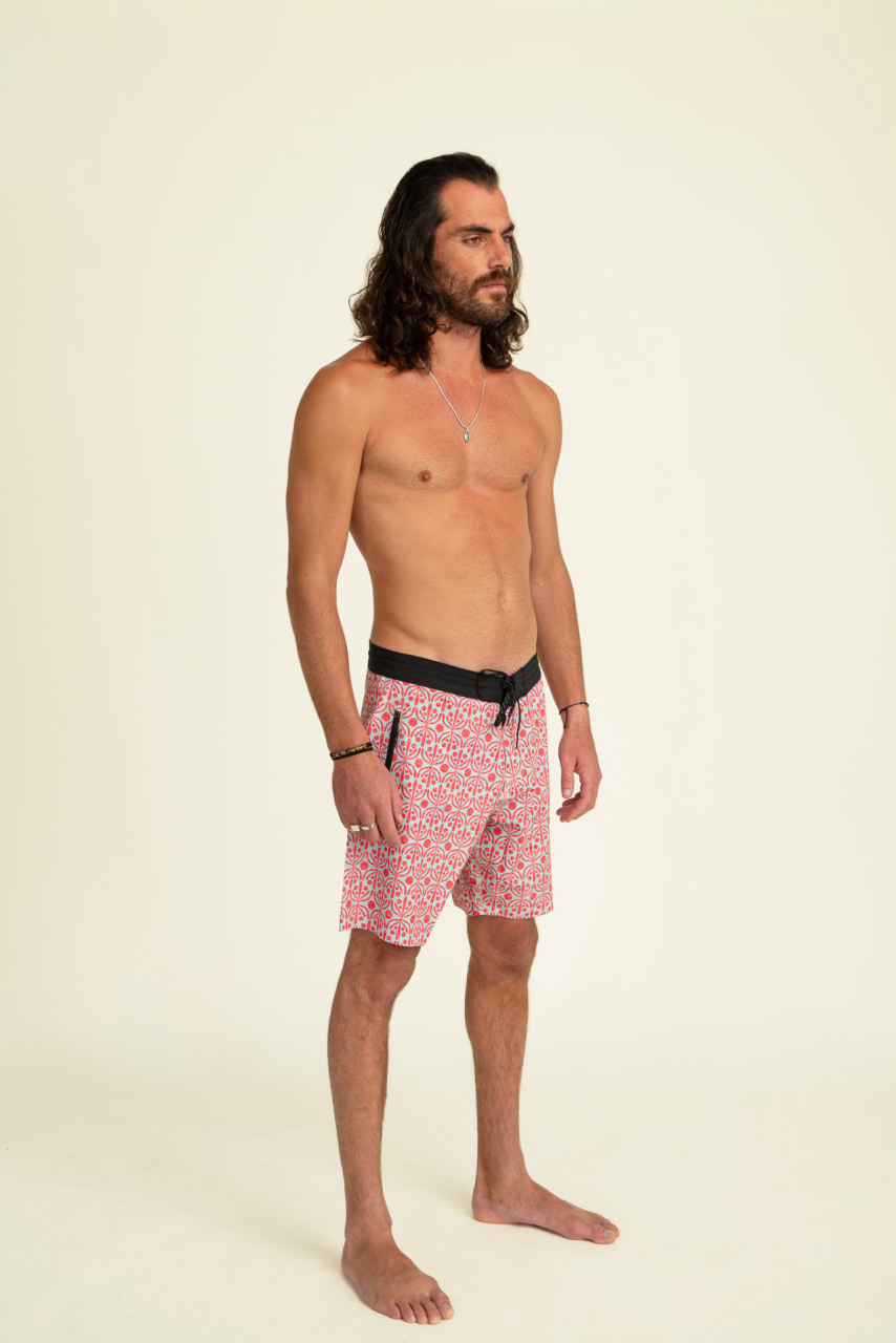 Futah - Flora Aquatisch & Rote Badeshorts (2)