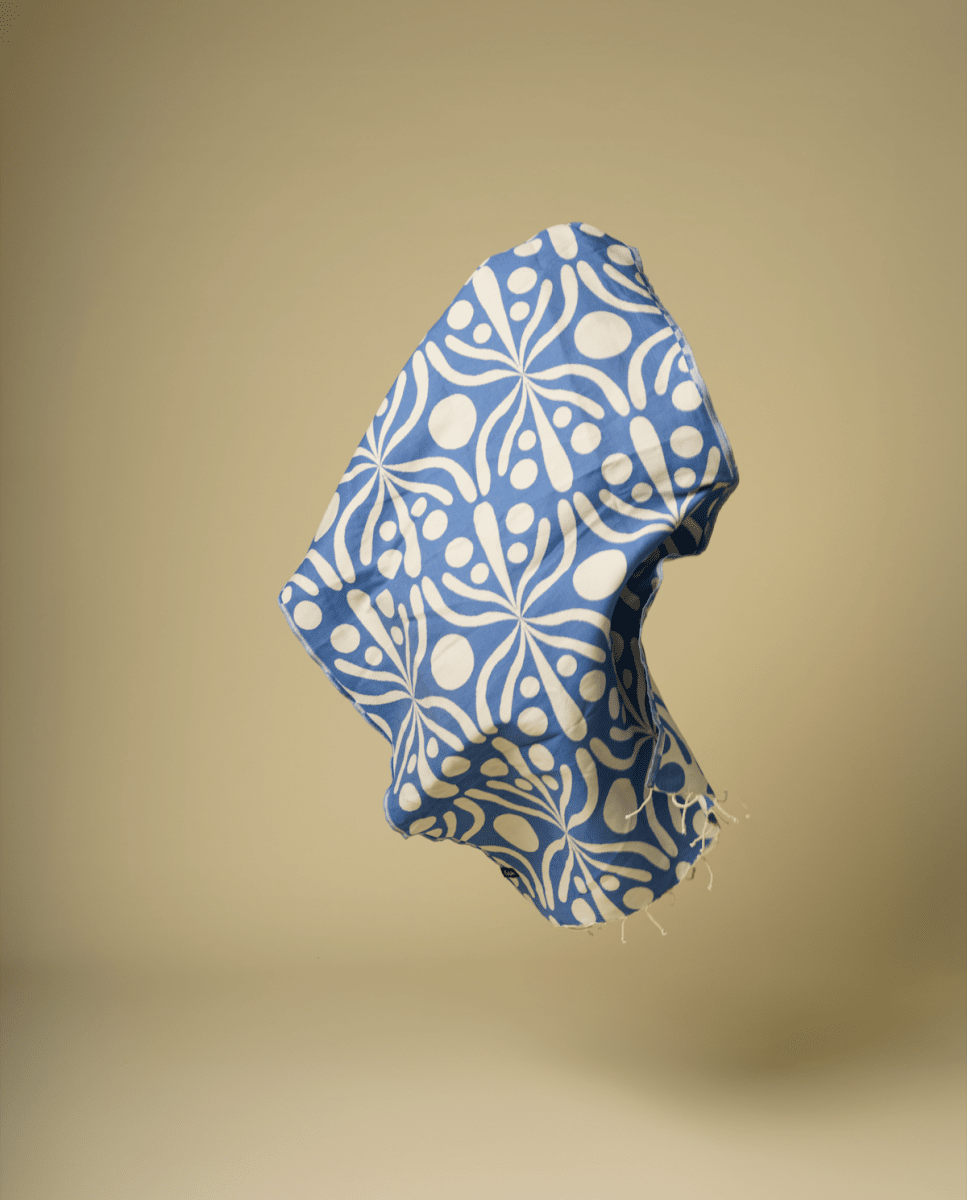 Futah - Flora Blau & Weiß Strandtuch (1)