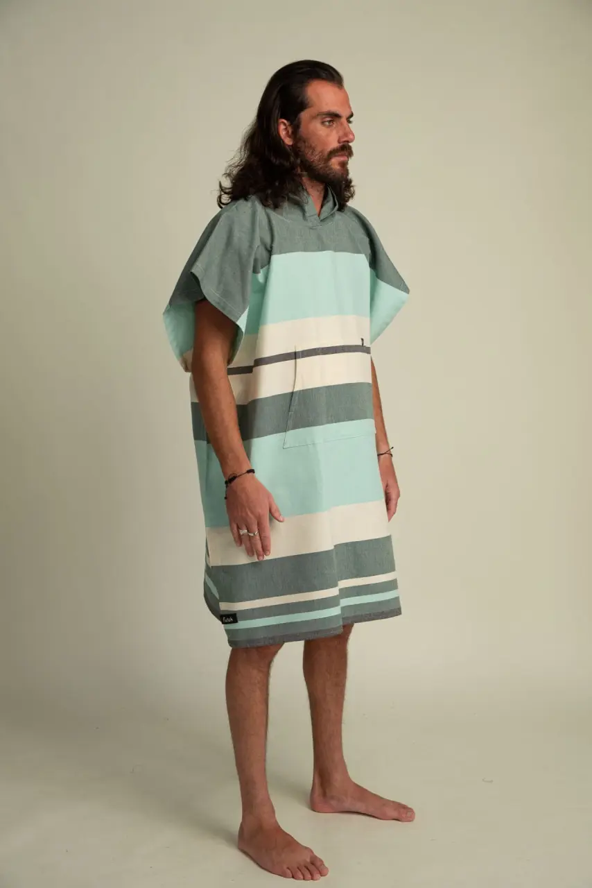 Futah - Papua Grün Poncho (1)