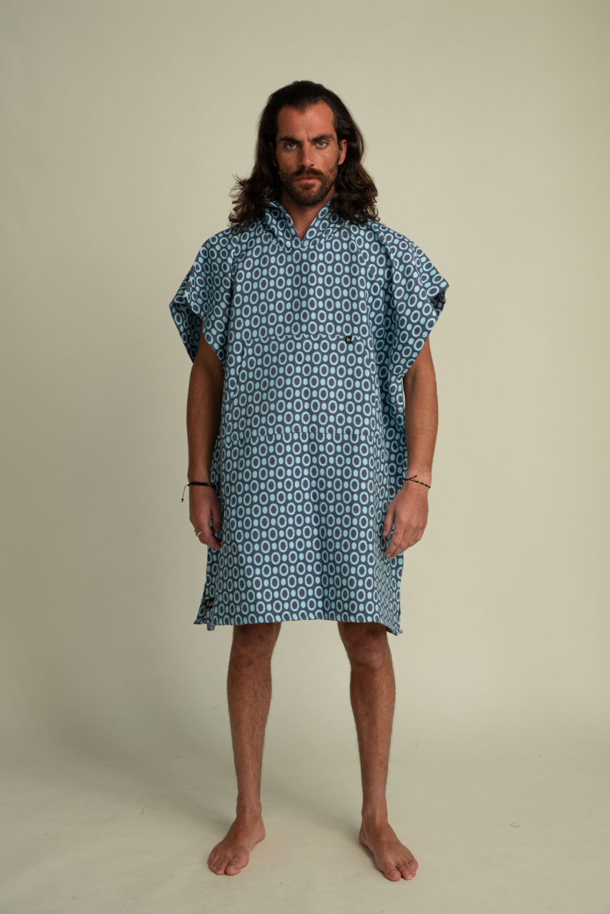 Futah - Pulse Blue Adult Poncho (1)